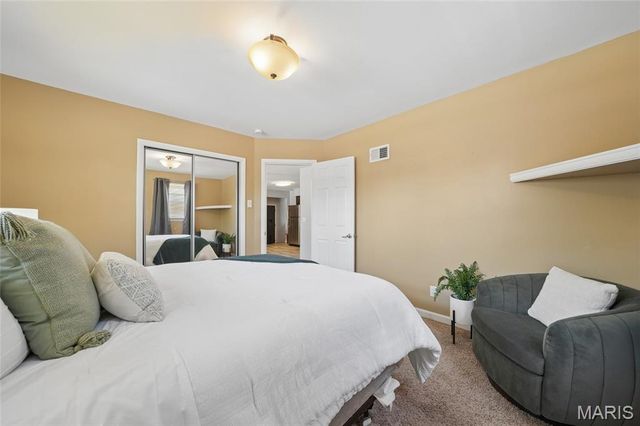 7827 Clymer Drive, St Louis, MO 63123