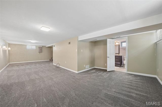 7827 Clymer Drive, St Louis, MO 63123