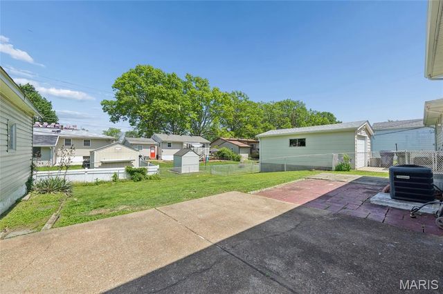 7827 Clymer Drive, St Louis, MO 63123