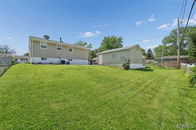 7827 Clymer Drive, St Louis, MO 63123