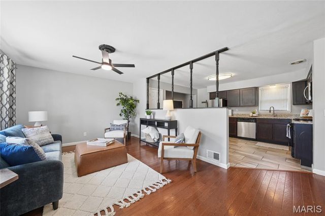 7827 Clymer Drive, St Louis, MO 63123
