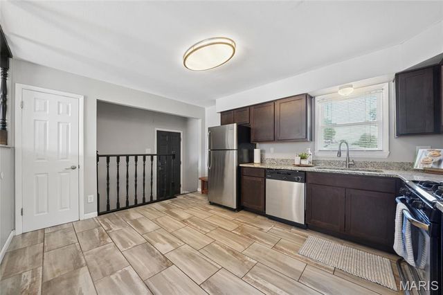 7827 Clymer Drive, St Louis, MO 63123