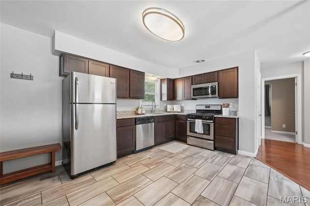 7827 Clymer Drive, St Louis, MO 63123