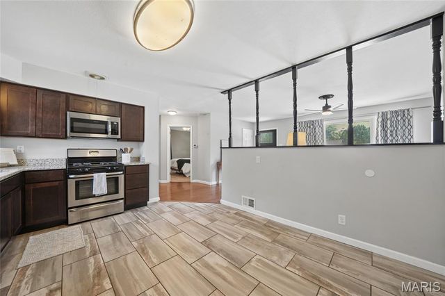 7827 Clymer Drive, St Louis, MO 63123