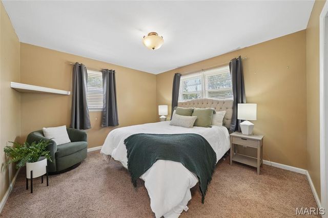 7827 Clymer Drive, St Louis, MO 63123