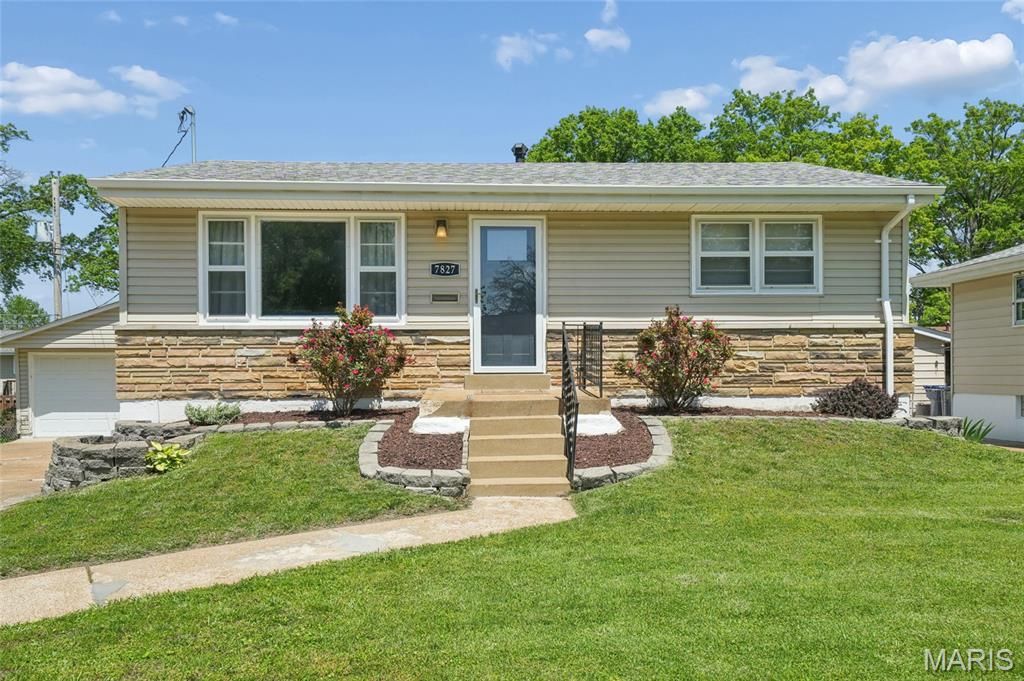 7827 Clymer Drive, St Louis, MO 63123