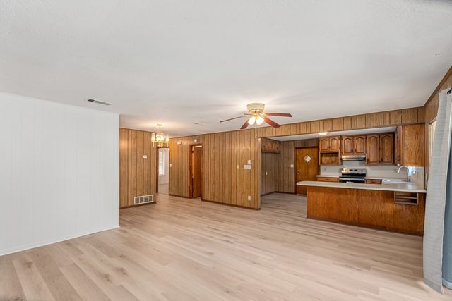 2105 Lakeview Drive, Mabank, TX 75156