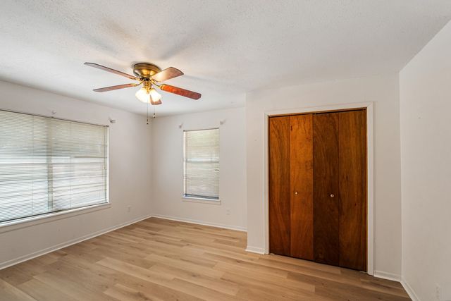 2105 Lakeview Drive, Mabank, TX 75156