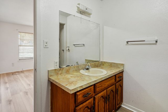 2105 Lakeview Drive, Mabank, TX 75156