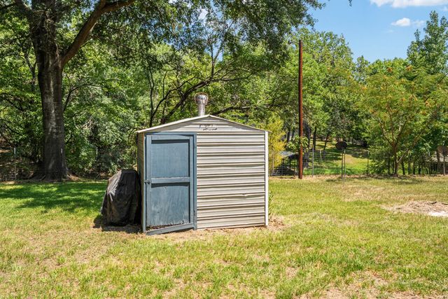 2105 Lakeview Drive, Mabank, TX 75156