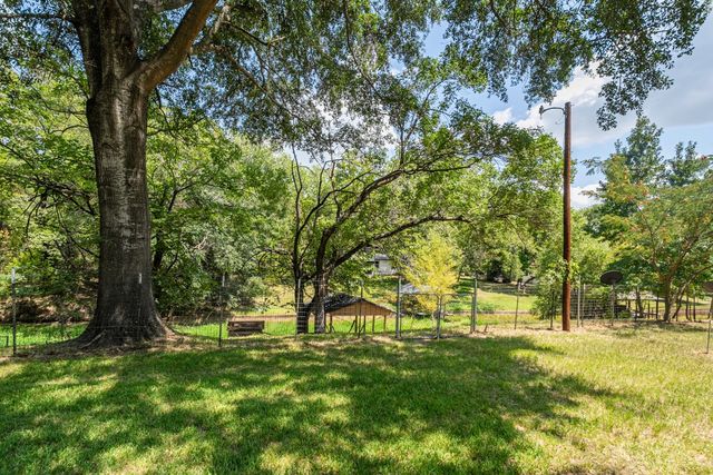 2105 Lakeview Drive, Mabank, TX 75156