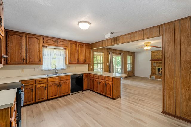 2105 Lakeview Drive, Mabank, TX 75156