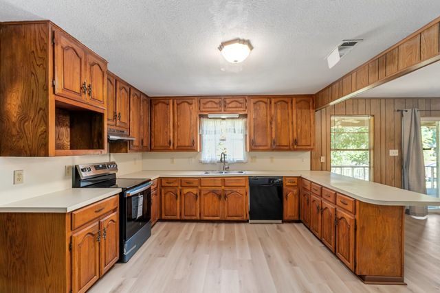2105 Lakeview Drive, Mabank, TX 75156