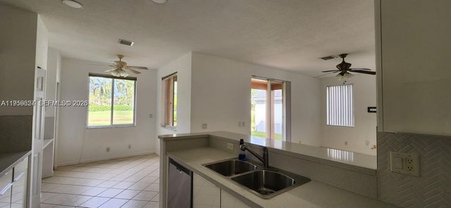 866 Golden Cane Dr 0, Weston, FL 33327