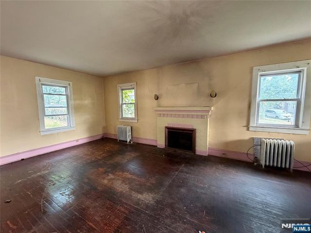 302 Roosevelt Square, Englewood, NJ 07631