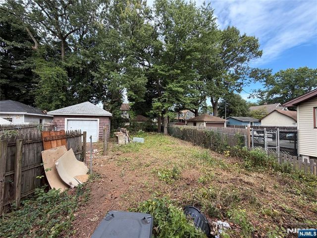 302 Roosevelt Square, Englewood, NJ 07631