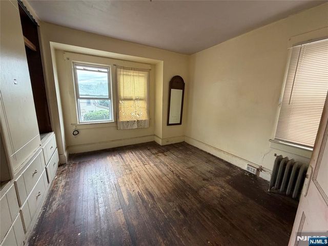 302 Roosevelt Square, Englewood, NJ 07631