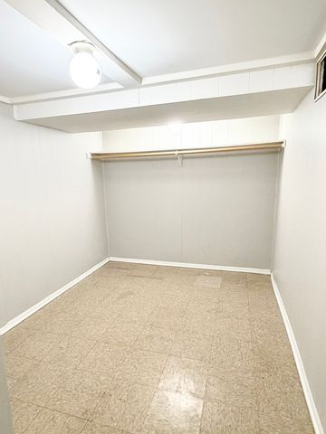 16428 Greenwood Avenue, South Holland, IL 60473