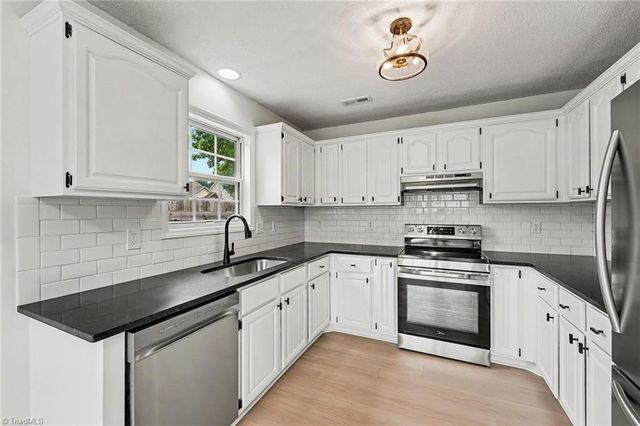 1100 Mayview Court, Kernersville, NC 27284