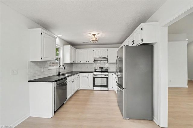 1100 Mayview Court, Kernersville, NC 27284