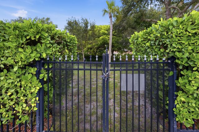 6966 S Grande Drive, Boca Raton, FL 33433