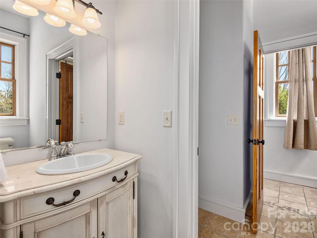 457 Coopers Hawk Drive, Asheville, NC 28803