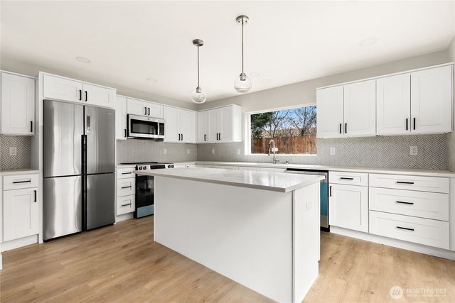 1404 N 136th Street, Seattle, WA 98125