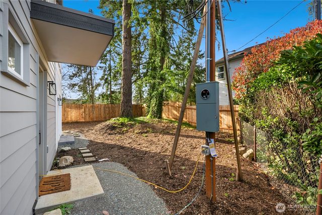1404 N 136th Street, Seattle, WA 98125