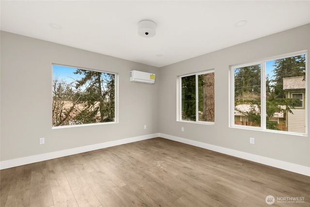 1404 N 136th Street, Seattle, WA 98125