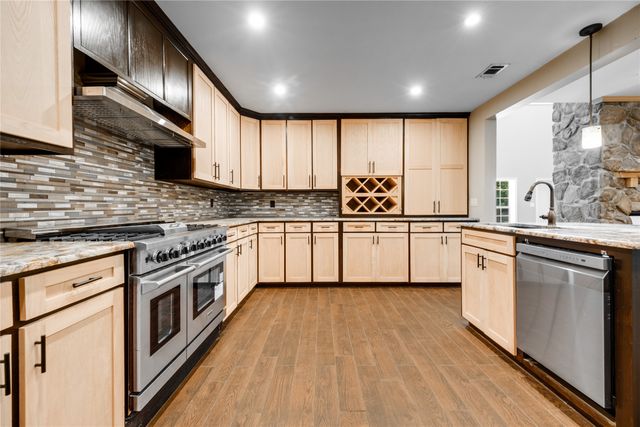 2455 An County Road 453, Palestine, TX 75803