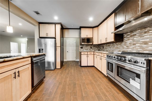 2455 An County Road 453, Palestine, TX 75803