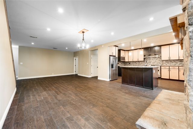 2455 An County Road 453, Palestine, TX 75803