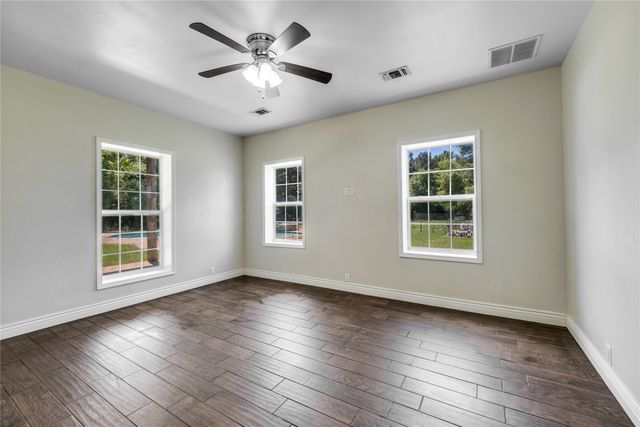 2455 An County Road 453, Palestine, TX 75803