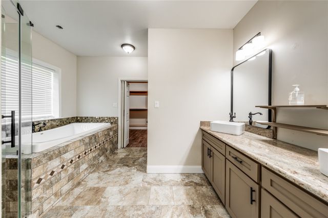 2455 An County Road 453, Palestine, TX 75803