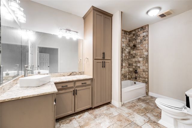 2455 An County Road 453, Palestine, TX 75803