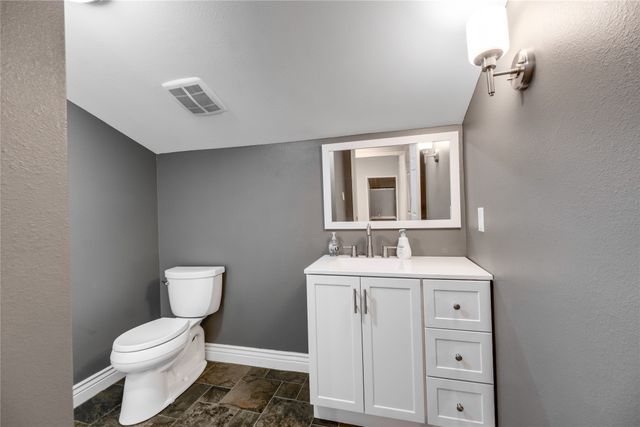 2455 An County Road 453, Palestine, TX 75803