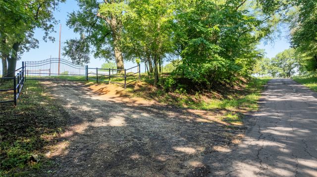 2455 An County Road 453, Palestine, TX 75803