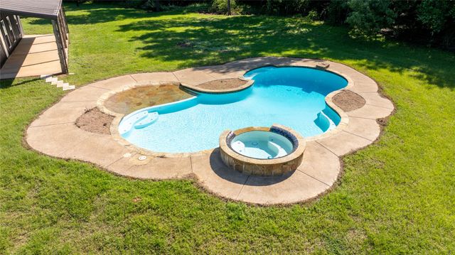 2455 An County Road 453, Palestine, TX 75803