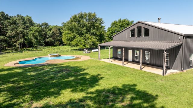 2455 An County Road 453, Palestine, TX 75803