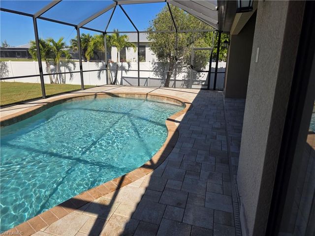 2406 Kismet Lakes LN, Cape Coral, FL 33993