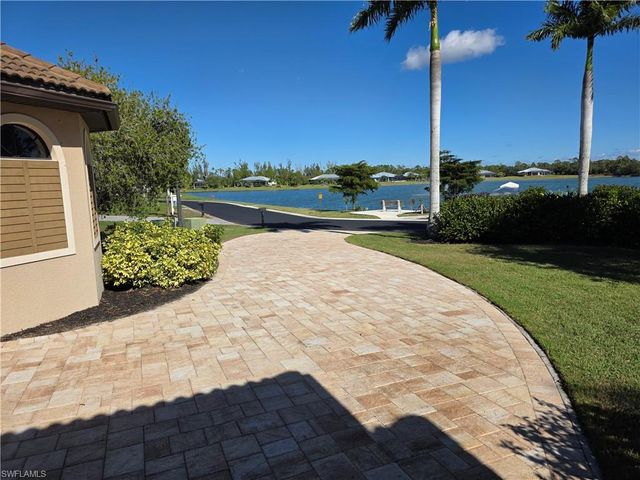 2406 Kismet Lakes LN, Cape Coral, FL 33993