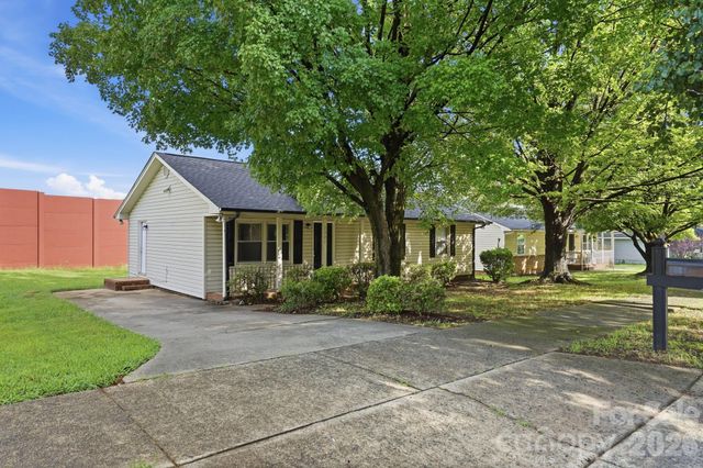 1501 Whisnant Street, Charlotte, NC 28206