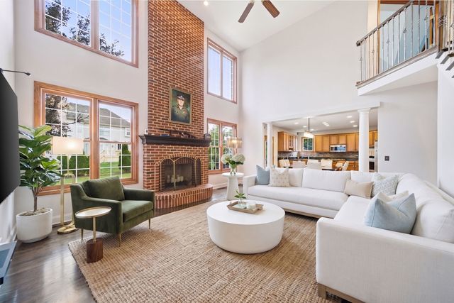3423 Goldfinch Drive, Naperville, IL 60564