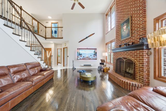 3423 Goldfinch Drive, Naperville, IL 60564