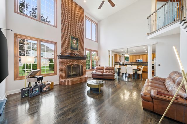 3423 Goldfinch Drive, Naperville, IL 60564
