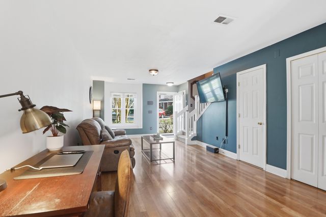 7921 Shadow Oak Drive, North Charleston, SC 29406