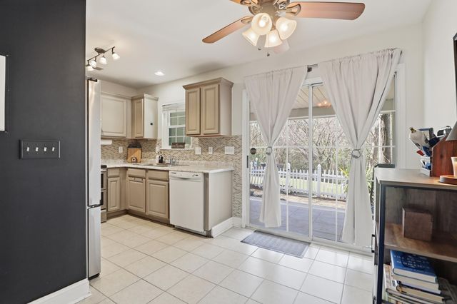 7921 Shadow Oak Drive, North Charleston, SC 29406