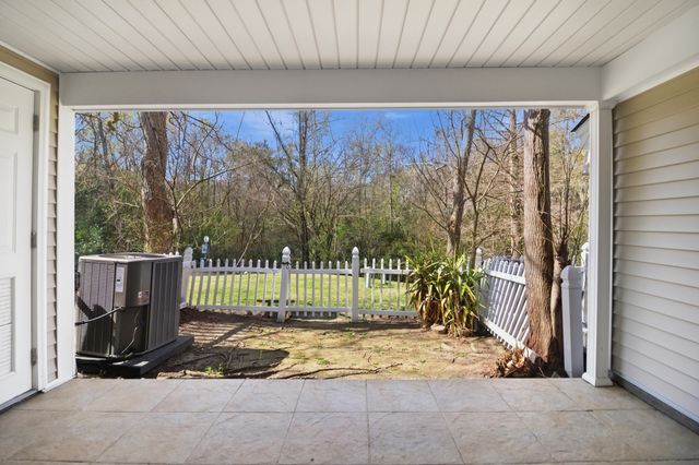 7921 Shadow Oak Drive, North Charleston, SC 29406