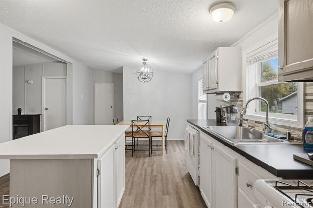 253 Parker Lake Drive, Oxford, MI 48371