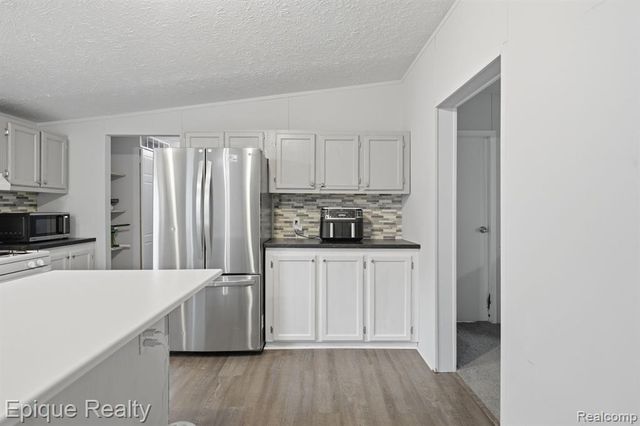 253 Parker Lake Drive, Oxford, MI 48371